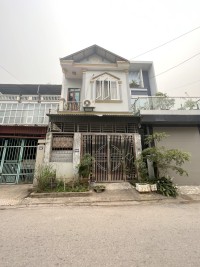 Bán nhà trên đường Hòa Bình, phường Tân Thanh, thành phố Điện Biên Phủ.